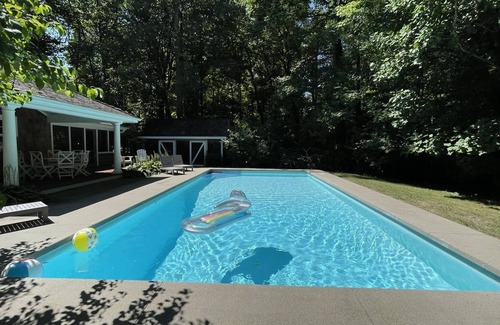 Harbert House | 8/18-8/31 Open Private Assoc Beach 2 Scrnd Porches Gas Fire Pit Heated Pool