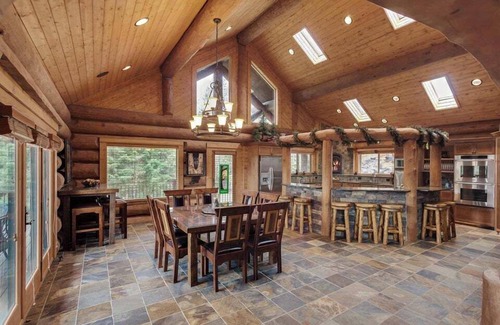Kingston House | 8 Acre Private Estate | Zipline | 5 mi to Silver Mtn | Rock Climbing Wall