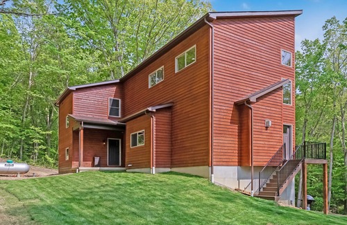 Logan House | 8 acre private getaway with indoor hot tub and steam sauna