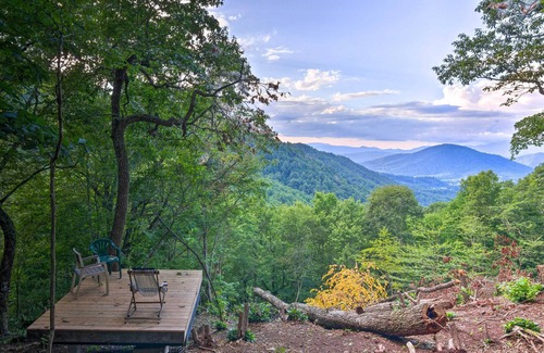 Spruce Pine Cottage | 8 Acres + Hiking Trails: Little Switzerland Escape