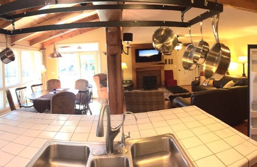 Lookout Mountain House | 8 Bdrm🏆33ppl Hotub,Pool,Pond, 9miles Chatt