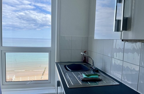 Bridlington Old Town Cottage | 8 BEACH VIEW @ BEACONSFIELD HOUSE in Bridlington