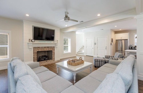 North Forest Beach House | 8 bed, 8F/2H Baths, 5 King Suites, Elevator, Private Pool, 3 min walk to Beach!