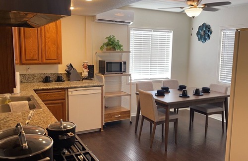 Quartz Hill House | 8 Beds/2Full-Bath Entire guesthome for 13 guest