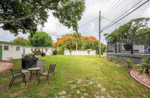 Edgewood Apartment | #8 Heated Pool, Large Yard, 1BR+sunroom/office
