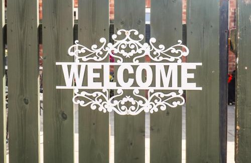 Ormskirk House | 8 Heatons Bridge Road