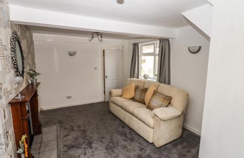 Ormskirk House | 8 Heatons Bridge Road