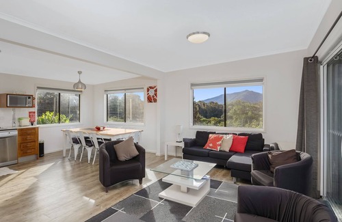 Wallaga Lake House | 8 Lakeview Drive - Water views
