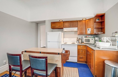 Alameda Apartment | 8 Mi to Bay Bridge: Couple's Getaway w/Mtn Views!