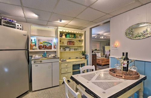Bradenton Apartment | 8 Mi to Beaches: Artistic Bradenton Studio w/Yard