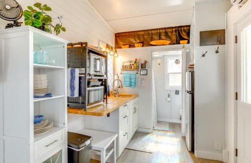Woodville House | 8 Mi to Cathedral Caverns Tiny Home Hideaway