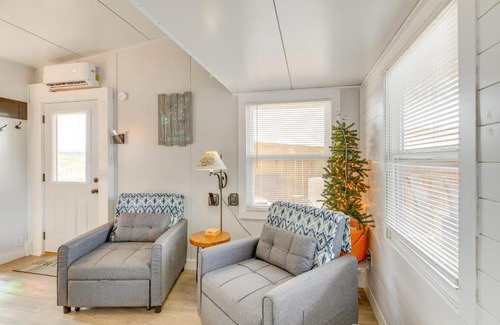 Woodville House | 8 Mi to Cathedral Caverns Tiny Home Hideaway