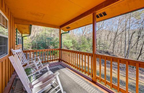 Clayton House | 8 Mi to Chattooga River Pet-Friendly Mtn Cabin