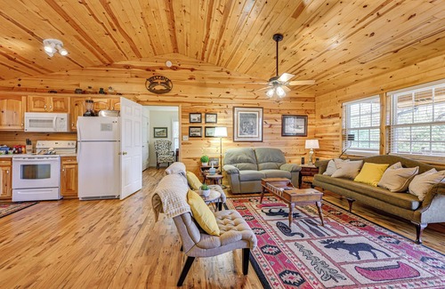 Clayton Cabin | 8 Mi to Chattooga River: Pet-Friendly Mtn Cabin