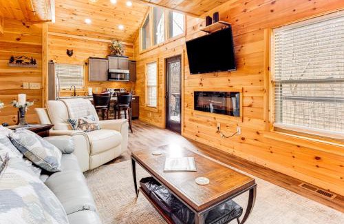 Sevierville House | 8 Mi to Dollywood Cabin with Hot Tub and Decks!