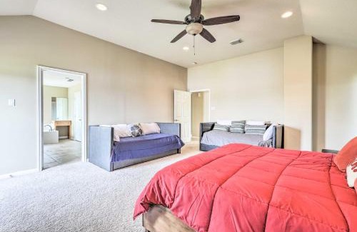 Dickinson House | 8 Mi to Kemah Boardwalk Texas Gulf Home with Patio