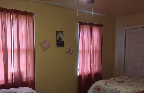 West Lake Forest House | 8 min to Bourbon 5 beds 2 full bath