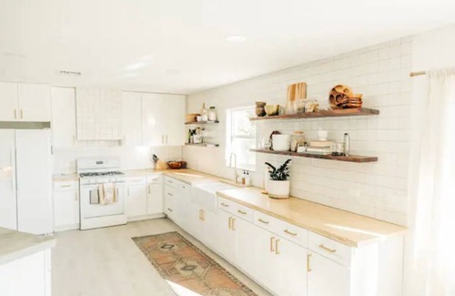 Stuart House | 8 minutes from Beach & Downtown: Surf House Stuart
