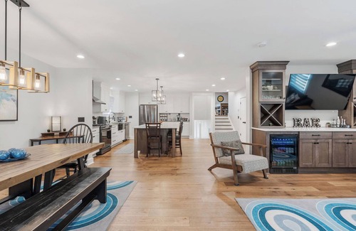 Greenwood House | 8 Minutes to Downtown! Beautiful East Nashville home, all amenities included!