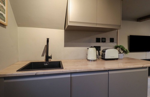 High Bentham Cottage | 8 OAK COTTAGES, pet friendly, with a garden in Bentham, Yorkshire