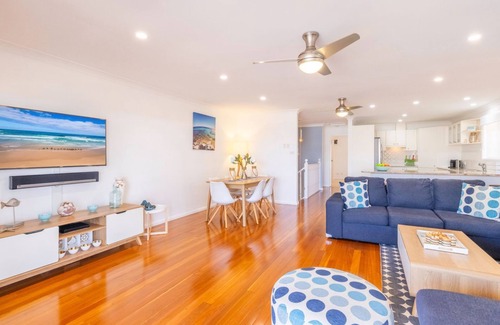 Anna Bay House | 8 Ocean Avenue - Pet Friendly, Wi-Fi, views and Aircon