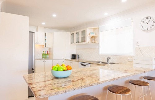 Anna Bay House | 8 Ocean Avenue - Pet Friendly, Wi-Fi, views and Aircon