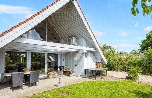 Pøt Strandby House | 8 person holiday home in Juelsminde