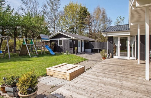 Bøtø By House | 8 person holiday home in Væggerløse