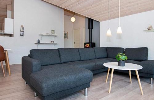 Fjellerup House | 8 person holiday home in Glesborg