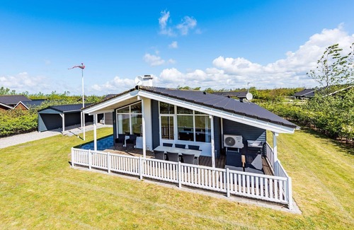 Skaven Strand House | 8 person holiday home in Tarm