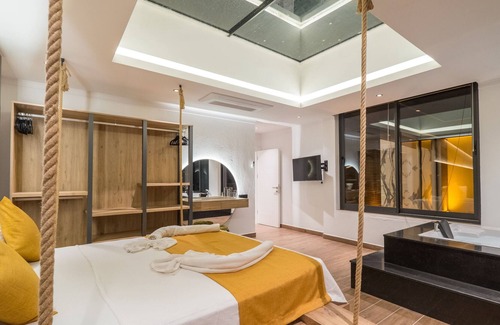 Sarıbelen Villa | 8 Person Villa With a Pool Slide
