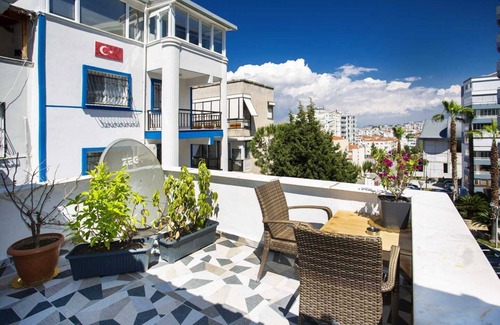 Balcova Apartment | 8 Rooms House