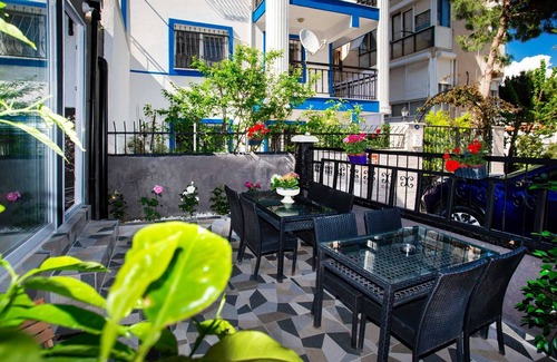 Balcova Apartment | 8 Rooms House