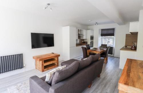 Waterhead House | 8 Waterhead Terrace