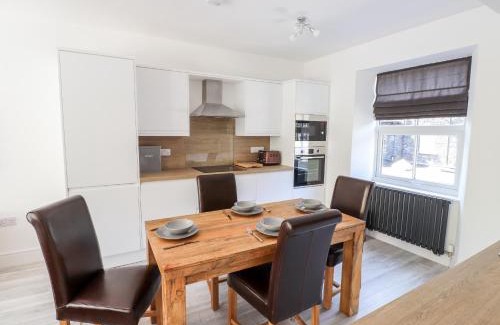 Waterhead House | 8 Waterhead Terrace