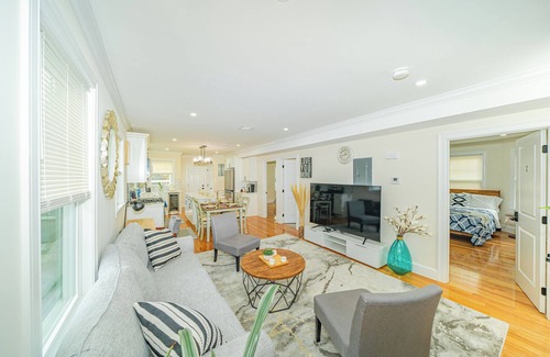 St. Marks Apartment | 80-2 4BR Boston - Bright Family Stay near PJP II Park