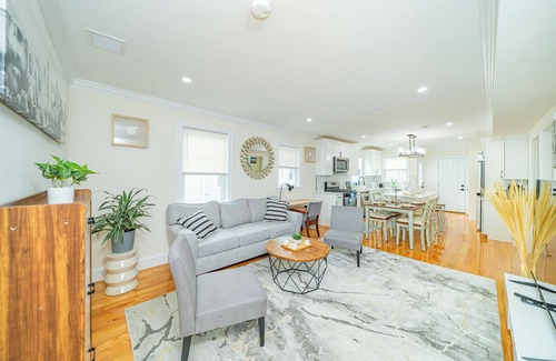 St. Marks Apartment | 80-2 4BR Boston - Bright Family Stay near PJP II Park