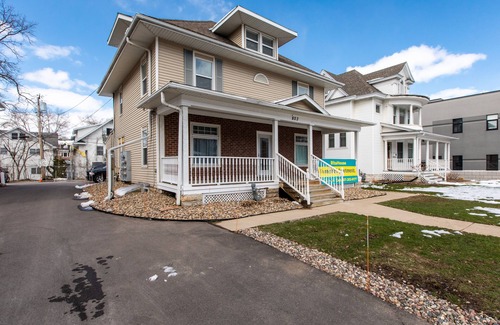 Kutzky Park Apartment | 8032-3 blocks to Mayo-SALE Cute Studio on Main Floor 8032