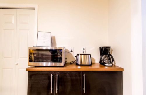 Kutzky Park Apartment | 8072-Walk to Mayo-Modern studio Unit on Main Floor