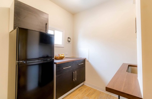 Kutzky Park Apartment | 8072-Walk to Mayo-Modern studio Unit on Main Floor