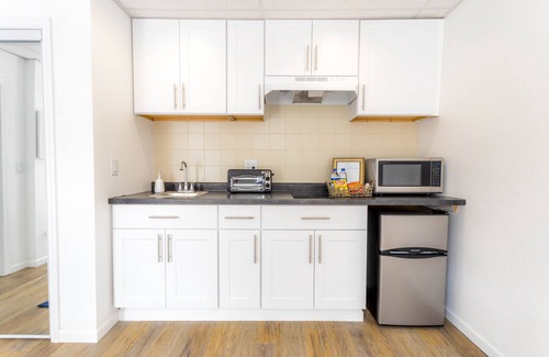 Kutzky Park Apartment | 8076-Walk to Mayo-Charming Studio with free Parking