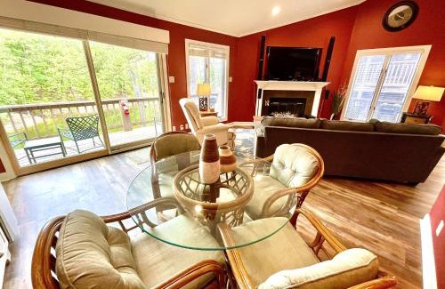 Mount Ida Apartment | 80BPD, Four bedroom, two 1 2 bath log-sided condo with lake view , garage condo