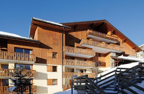 Plan Peisey Apartment | 80m from ski slopes, fitness, swimming pool, terrace, balcony, tv, ski locker, 32-34m²