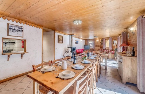 Les Almes Apartment | 80m from ski slopes, Ground floor, fitness, terrace, fireplace or stove, tv, ski locker, 180m²