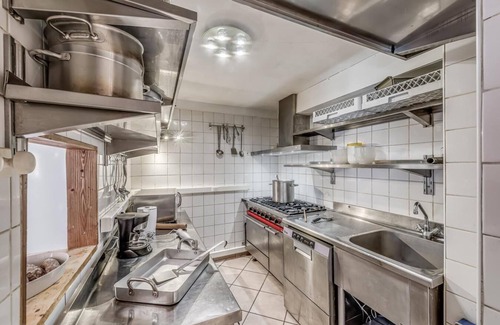 Les Almes Apartment | 80m from ski slopes, Ground floor, fitness, terrace, fireplace or stove, tv, ski locker, 180m²