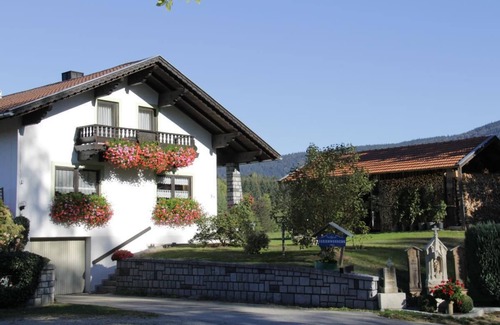 Arnbruck Apartment | 80qm-große FeWo mit Balkon und zwei Schlafzimmern