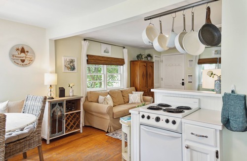 Folly Beach House | 817 E Ashely Ave - Pleasant Breeze