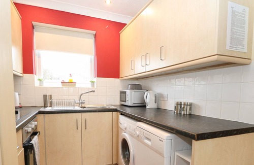 Corton Cabin | 82 WATERSIDE, pet friendly, character holiday cottage in Corton
