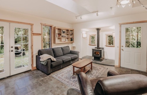 Maple Falls Cabin | 82MF - WiFi - Pets Ok - Wood Stove by RedAwning