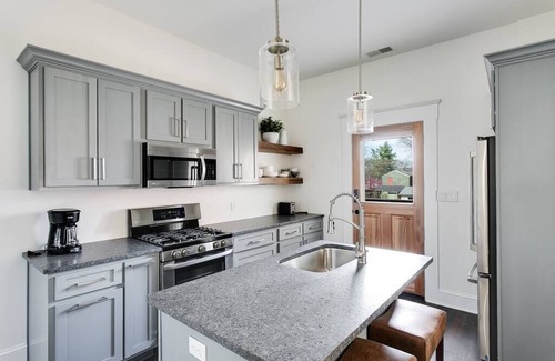 Butchertown Apartment | 837-2F Fully Furnished Long Term Apartment *NULU*